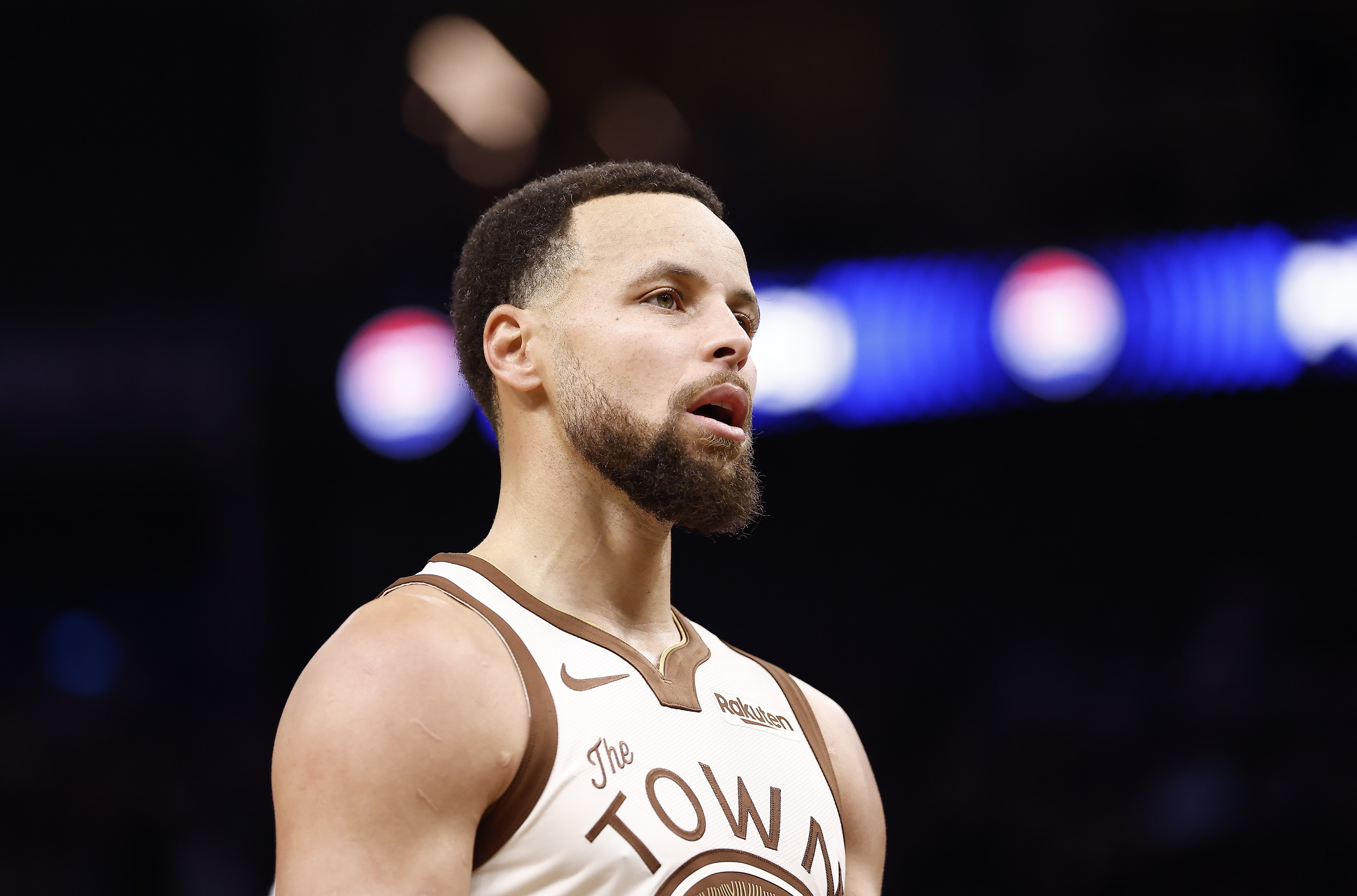 世界杯官方正版入口-库里会换队?科尔:想想他对勇士意味着什么吧 无法想象他会离开