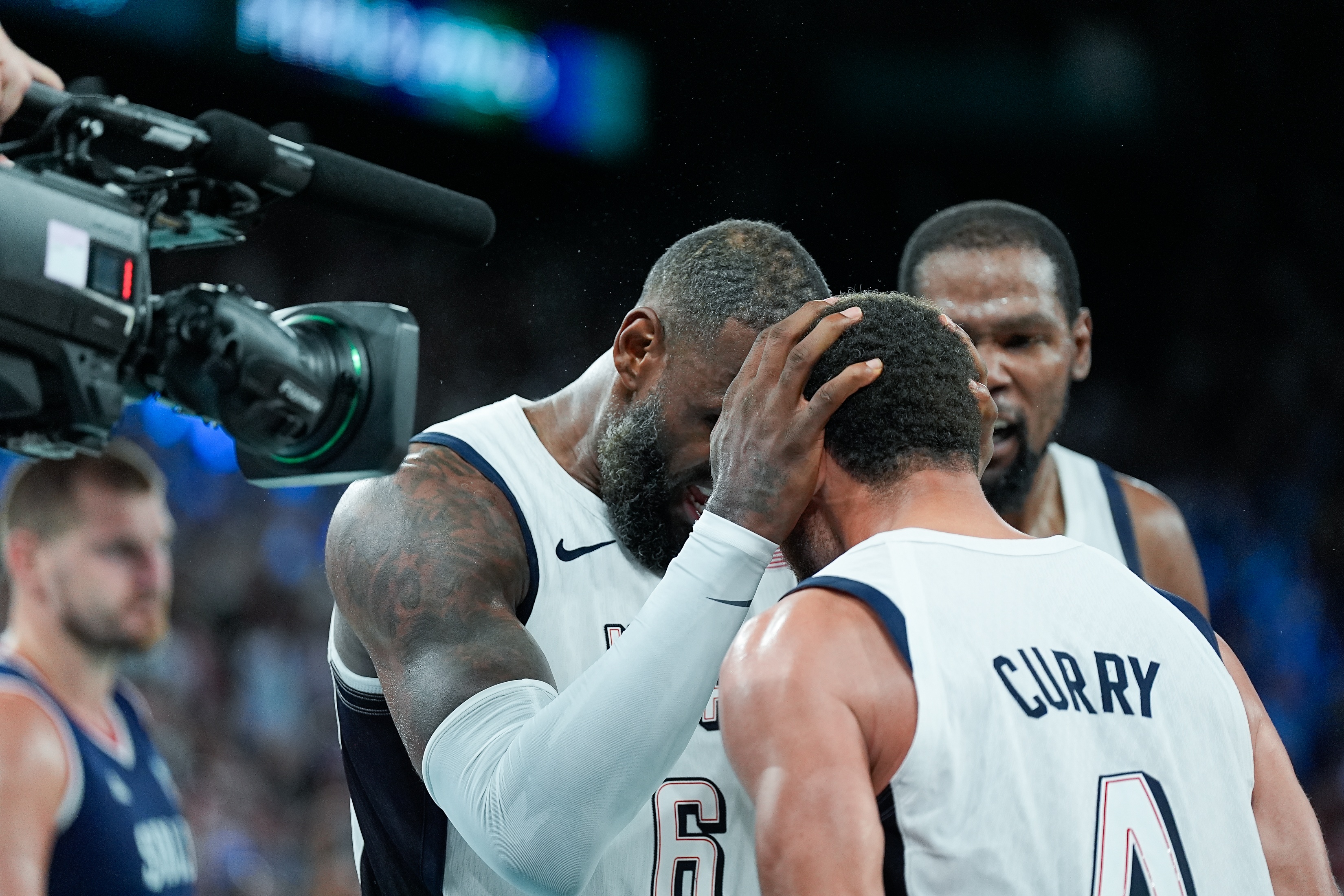 科尔:詹姆斯比较爱发声&库里是低调领袖 MVP们奥运决赛信赖库里