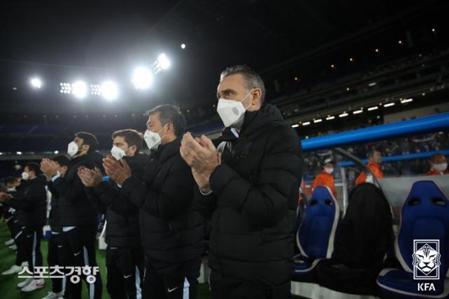 世界杯高清直播-韩国0比3惨败日本韩媒痛斥本托 重用朴志洙遭批判